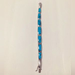 Women’s vintage sterling & Turquoise locking bracelet